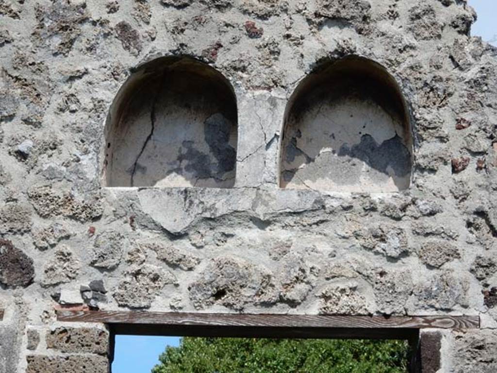VI.16.32 Pompeii. May 2015. Room B, detail of the two semi-circular niches in wall above atrium.  Photo courtesy of Buzz Ferebee.
