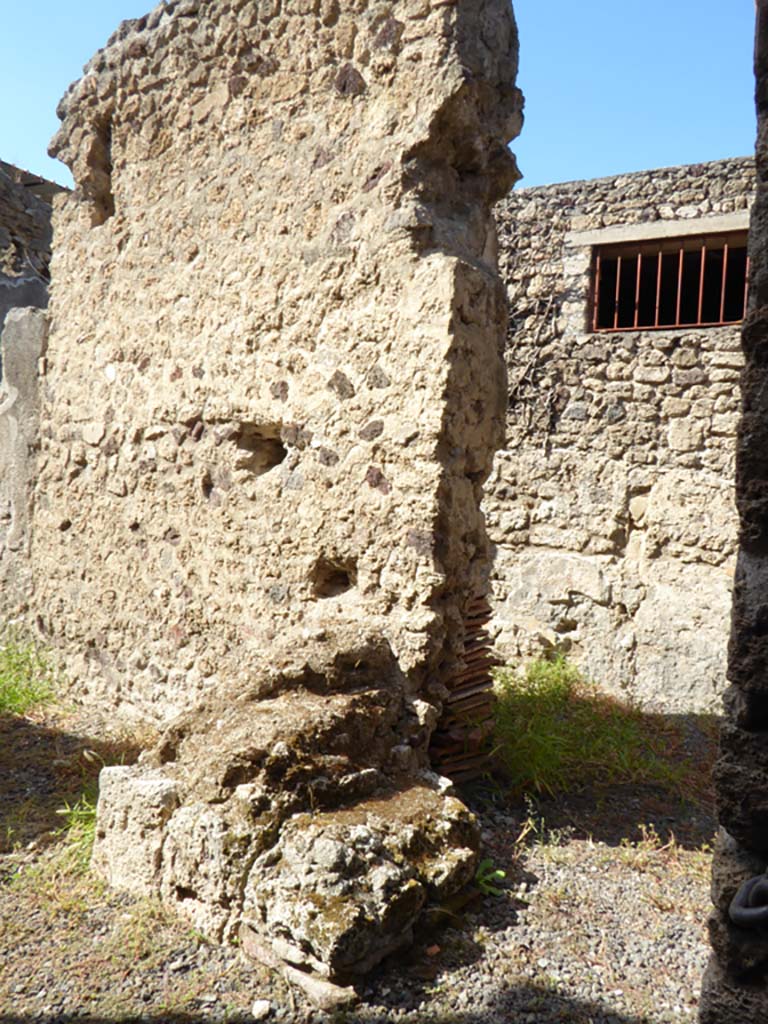 VI.16.7 Pompeii. September 2015. Looking towards stairs to upper floor against north wall of courtyard S.
Foto Annette Haug, ERC Grant 681269 DCOR.

