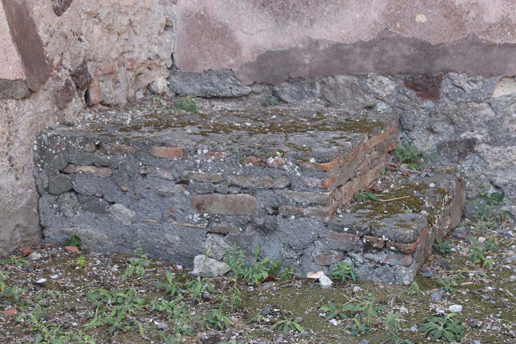 VI.17.19 Pompeii. September 2021. South-west corner of shop with masonry base of steps. Photo courtesy of Klaus Heese.