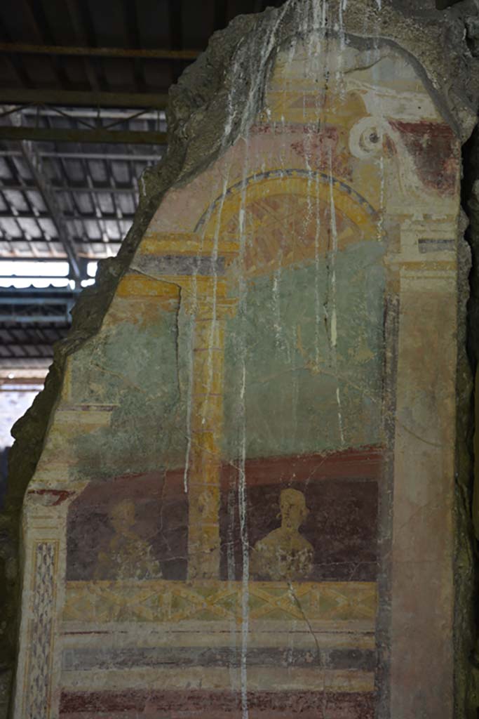 VI.17.41 Pompeii. September 2019. Cubiculum 17, detail from upper east wall at south end.
Foto Annette Haug, ERC Grant 681269 DCOR.

