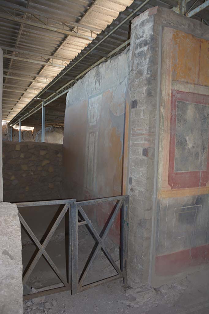 VI.17.42 Pompeii. May 2006. Rooms 6 and 5 in north-east corner of atrium.

 
