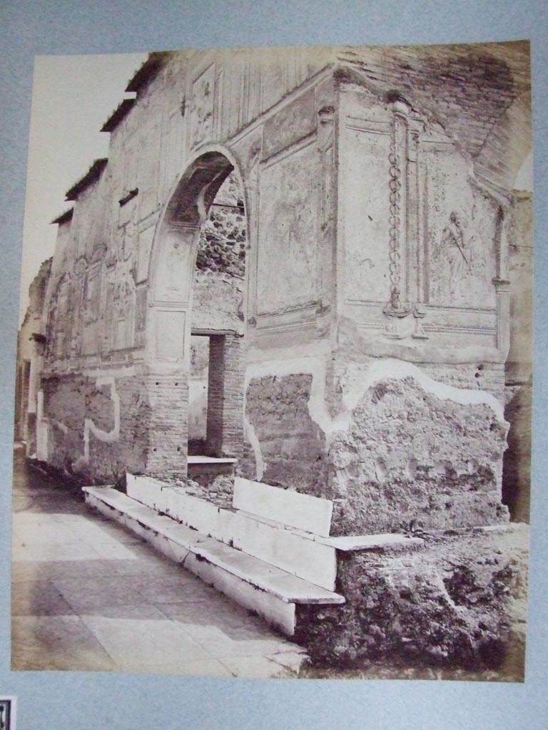VII.1.8 Pompeii Stabian Baths. Entrance to nymphaeum F, with marble steps.
Old undated photograph courtesy of the Society of Antiquaries, Fox Collection.
