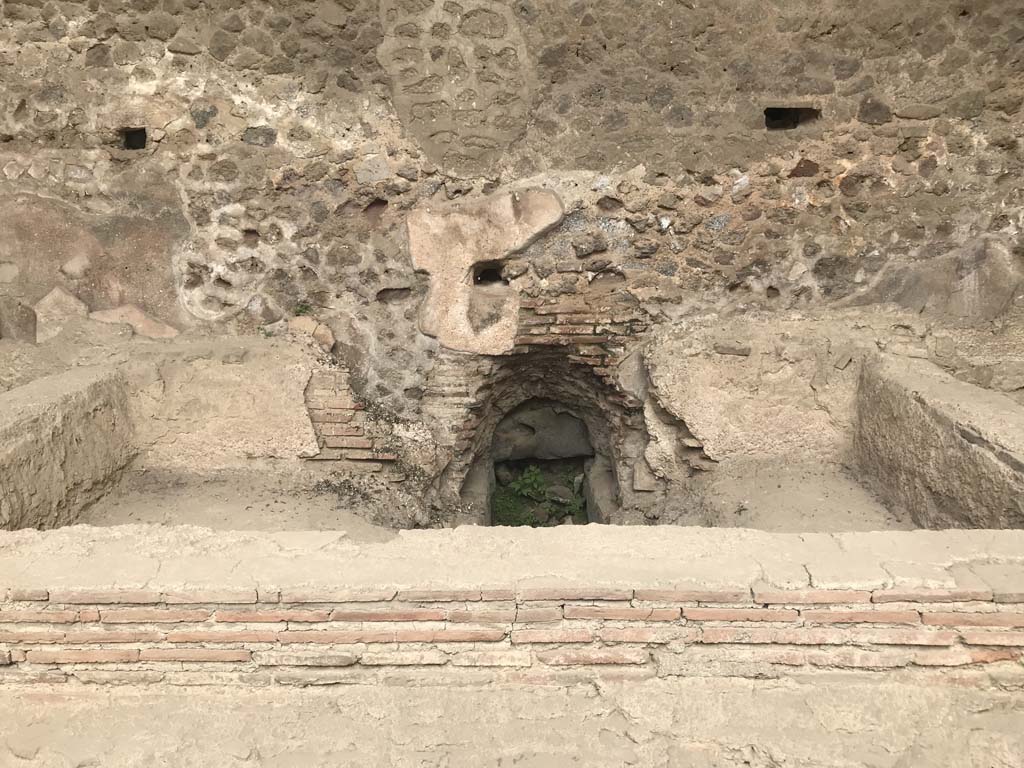 VII.1.8 Pompeii. April 2019. Men’s tepidarium 3, pool near east wall.
Photo courtesy of Rick Bauer.
