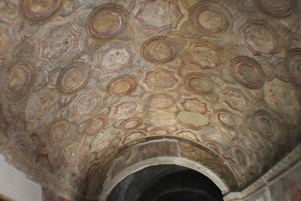 VII.1.8 Pompeii. March 2014. Looking east across stucco ceiling in vestibule 1. 
Foto Annette Haug, ERC Grant 681269 DÉCOR
