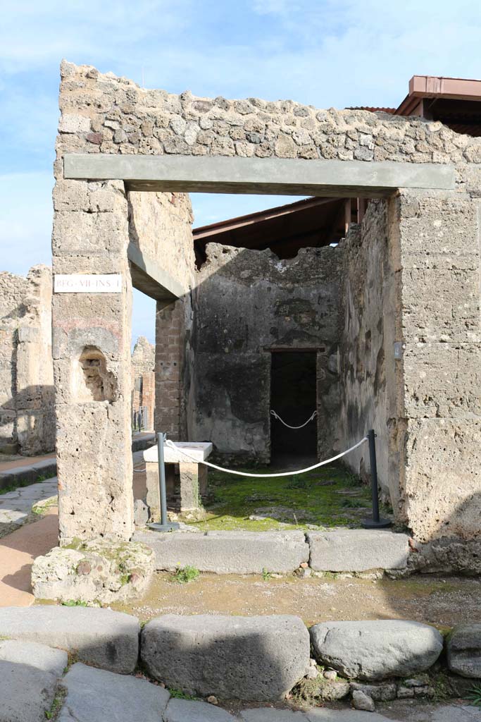 VII.1.42, Pompeii. December 2018. Looking east to entrance doorway. Photo courtesy of Aude Durand.