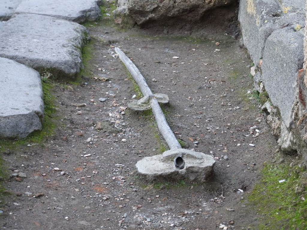 Vicolo del Lupanare. December 2006. Lead pipe in pavement. 