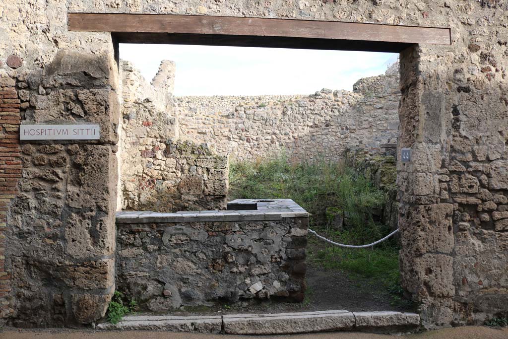 VII.1.44, Pompeii. December 2018. Looking east towards entrance doorway. Photo courtesy of Aude Durand.