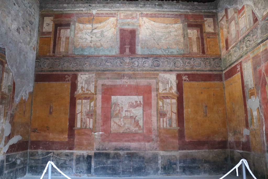VII.1.47 Pompeii. 2007. Exedra in north-west corner of atrium. North wall with painting of drunken Hercules.