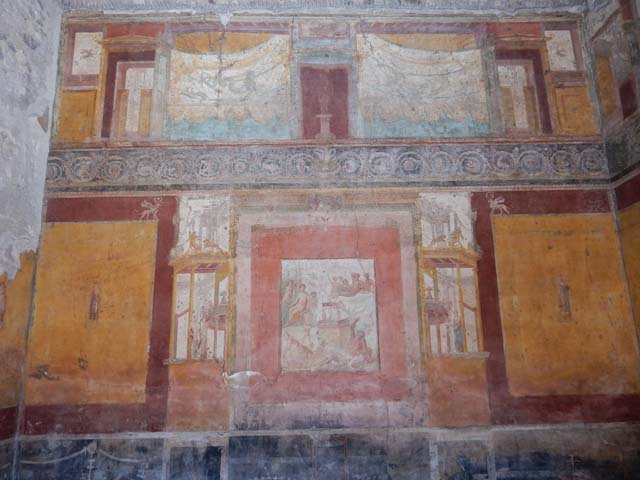 VII.1.47 Pompeii. September 2017. Exedra 10, detail from upper north wall at west end. 
Photo courtesy of Klaus Heese.
