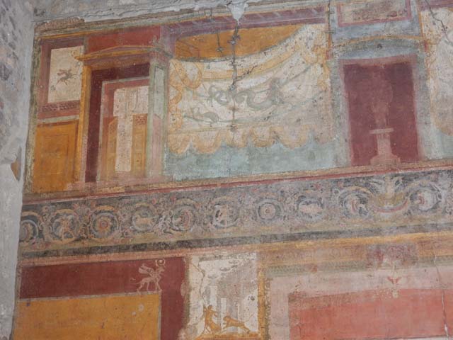 VII.1.47 Pompeii. May 2017. Exedra 10, north wall at west end. Photo courtesy of Buzz Ferebee. 
