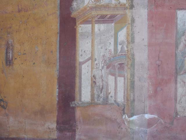 VII.1.47 Pompeii. May 2017. Exedra 10, detail of Omphale and attendants from central painting on north wall.
Photo courtesy of Buzz Ferebee. 
