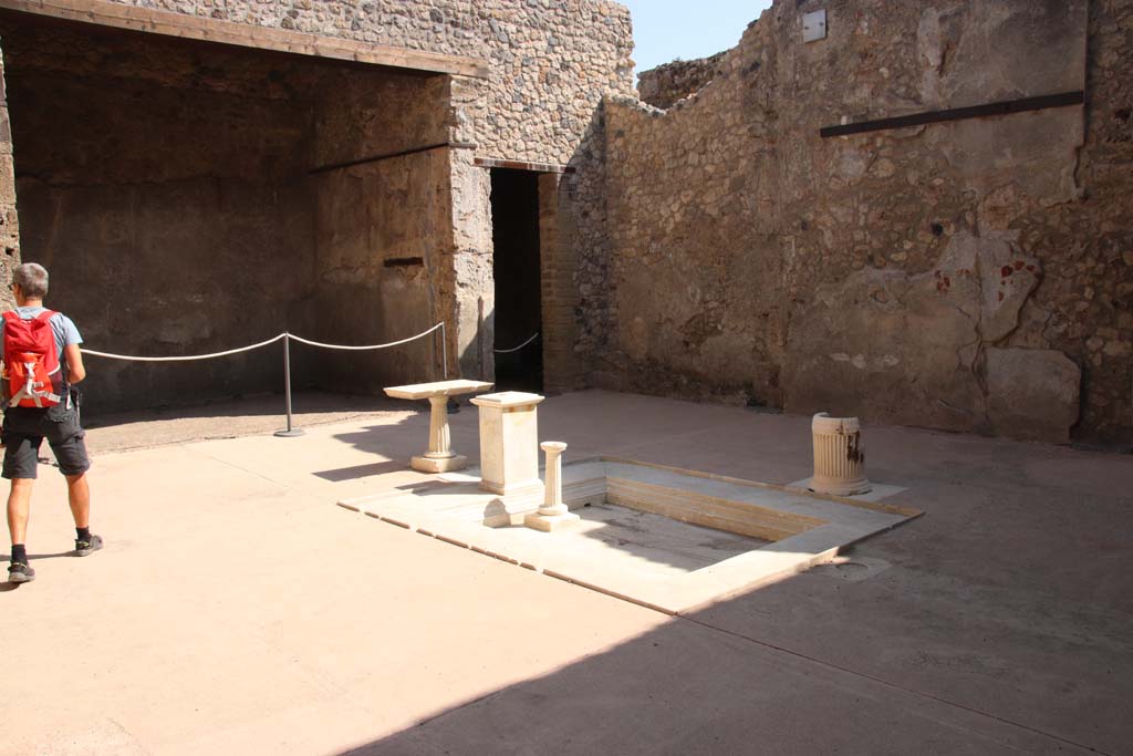 VII.1.25 Pompeii. April 2018. Looking south-east across impluvium in atrium 3 towards the south wall.  Photo courtesy of Ian Lycett-King. 
Use is subject to Creative Commons Attribution-NonCommercial License v.4 International
