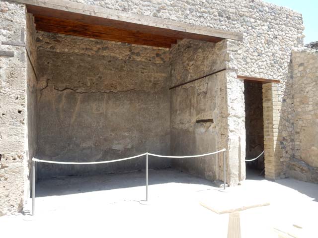 VII.1.47 Pompeii. May 2017. Looking east to room 6, tablinum.
Room 5, a cella with blocked door that had been reused for shelving, is on right.
Photo courtesy of Buzz Ferebee.
