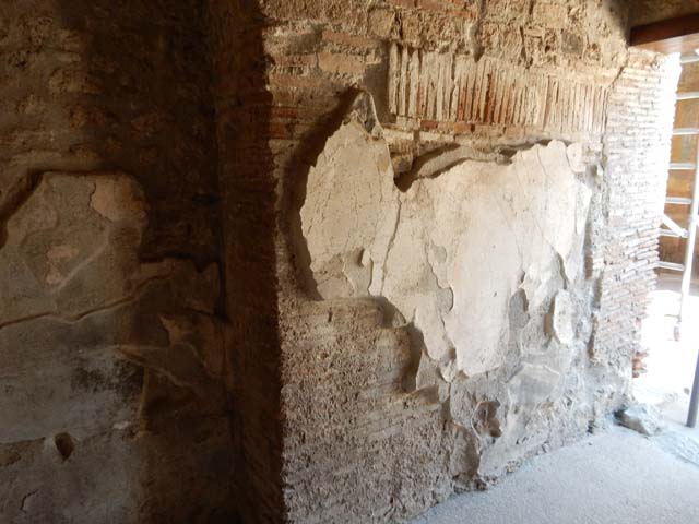 VII.1.47 Pompeii. May 2017. North wall of room on west side of atrium. Photo courtesy of Buzz Ferebee.
