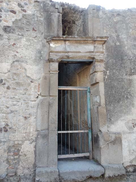 VII.1.48 Pompeii. December 2005. Entrance on Vicolo del Lupanare.