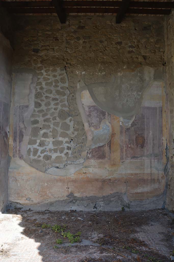 VII.2.16 Pompeii. October 2019. Oecus 10, looking across flooring towards east wall.
Foto Annette Haug, ERC Grant 681269 DCOR.
