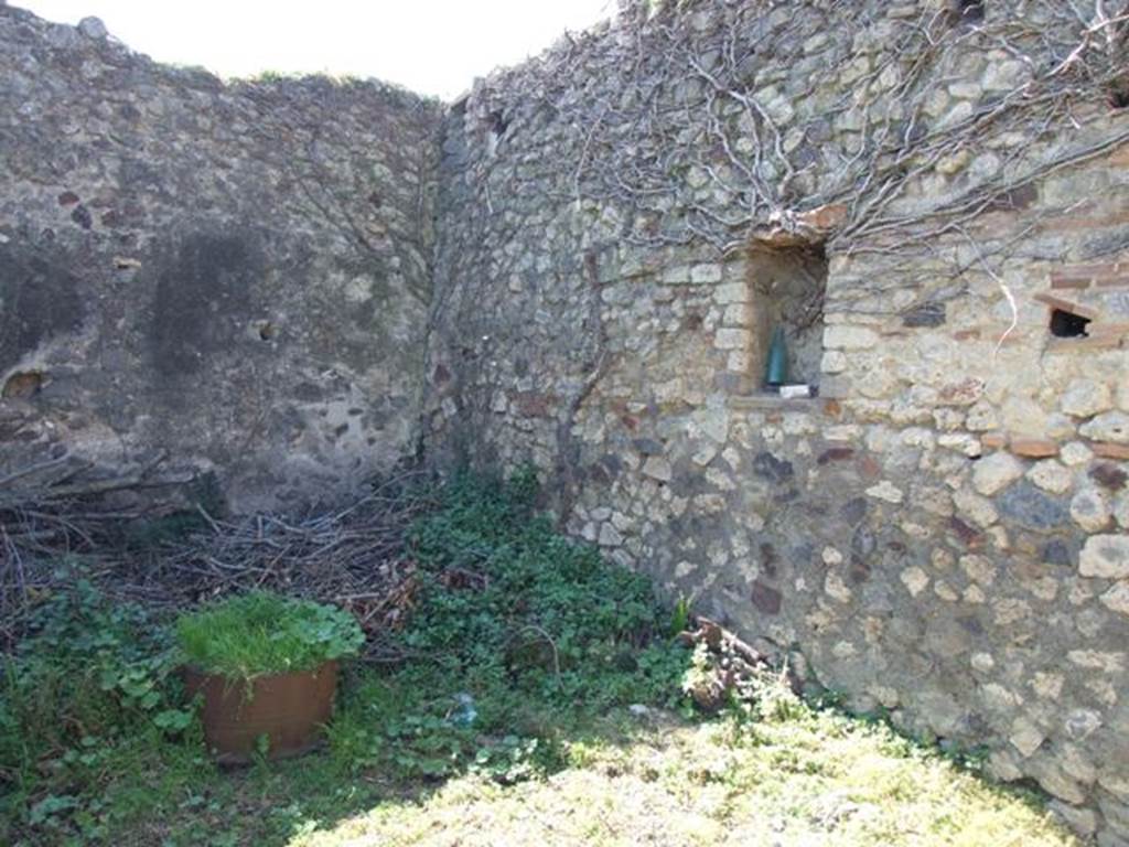VII.2.16 Pompeii. March 2009. Room 13, south-west corner of kitchen, with niche in west wall.
