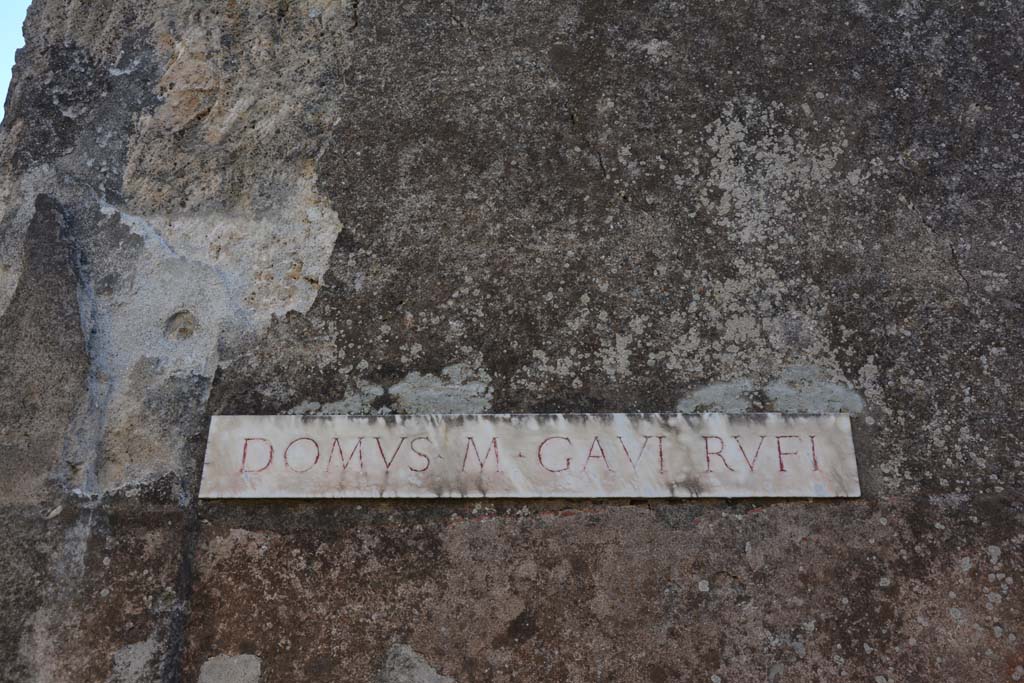 VII.2.16 Pompeii. October 2019. Identification name plate on front façade.
Foto Annette Haug, ERC Grant 681269 DÉCOR
