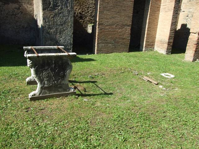 VII.2.18 Pompeii. March 2009. Room 6, ala, on west side of atrium. Looking west.
