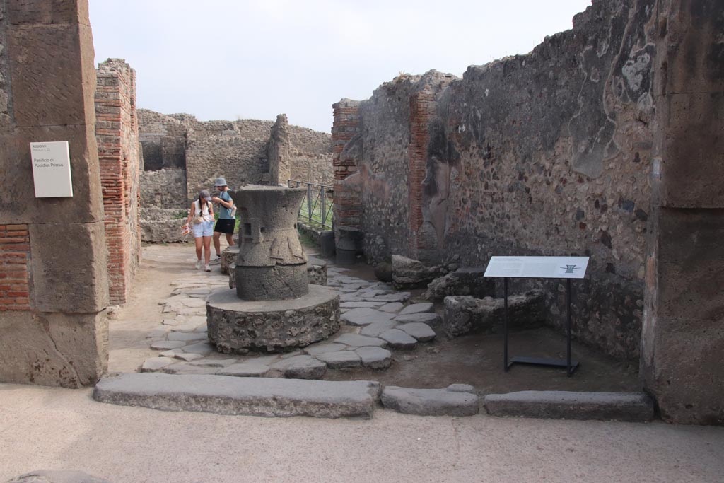 VII.2.22 Pompeii. October 2023. Looking east towards entrance doorway. Photo courtesy of Klaus Heese.