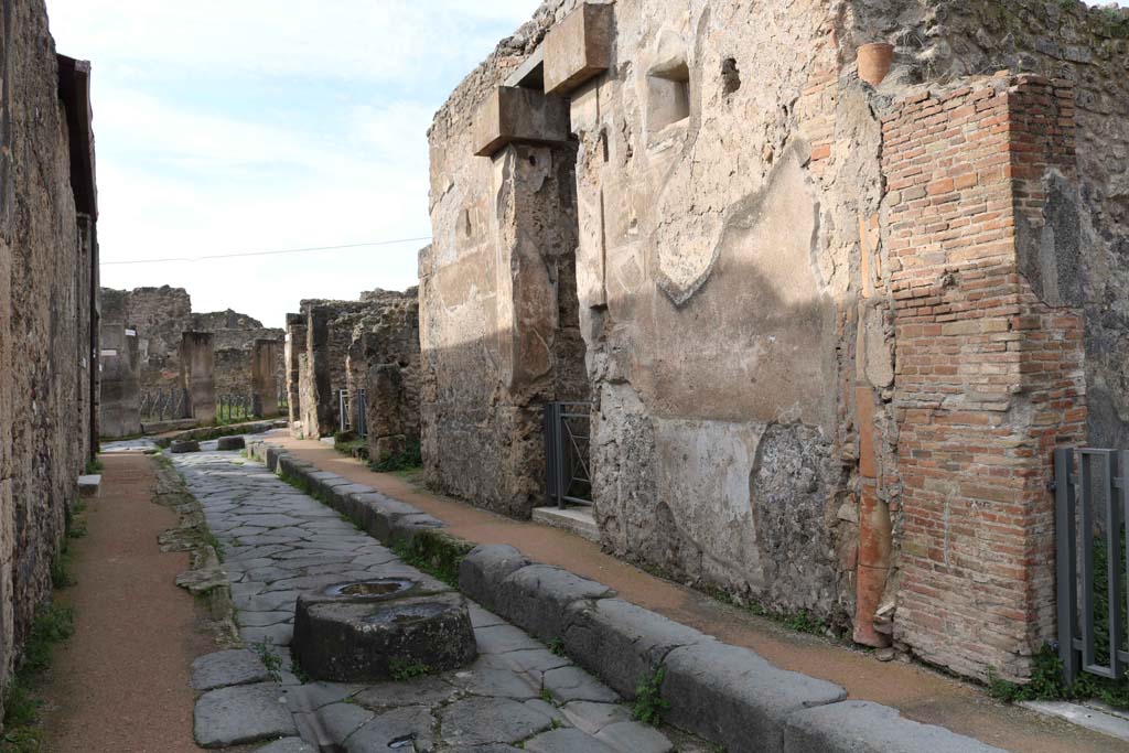 VII.2.51, Pompeii. December 2018. Looking west on Via degli Augustali. Photo courtesy of Aude Durand.