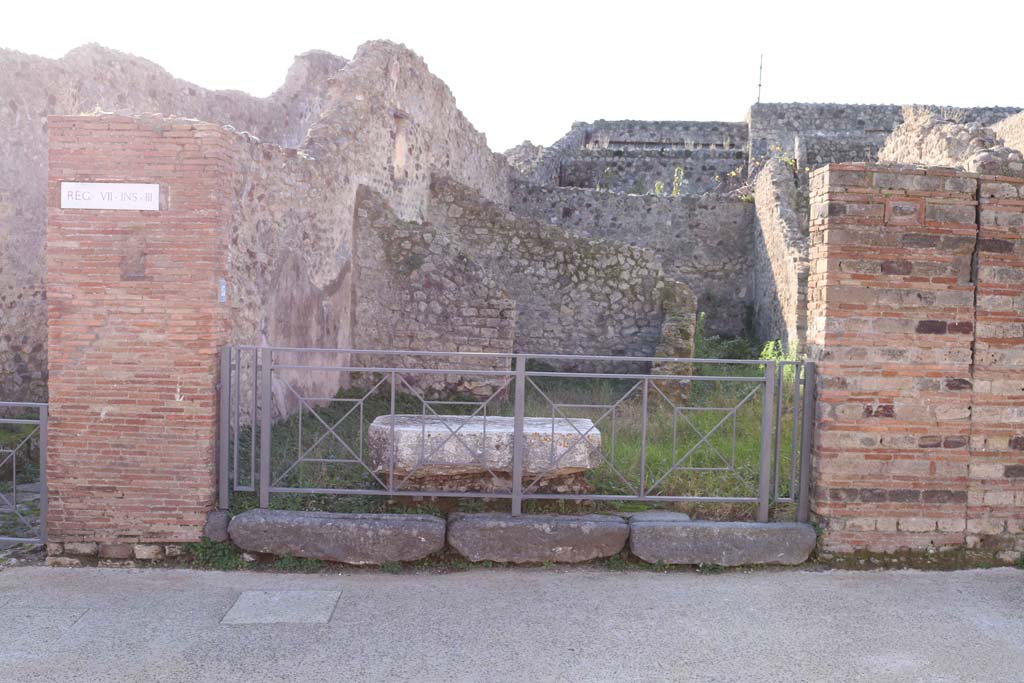 VII.3.23, Pompeii. December 2018. Looking west to entrance doorway. Photo courtesy of Aude Durand.