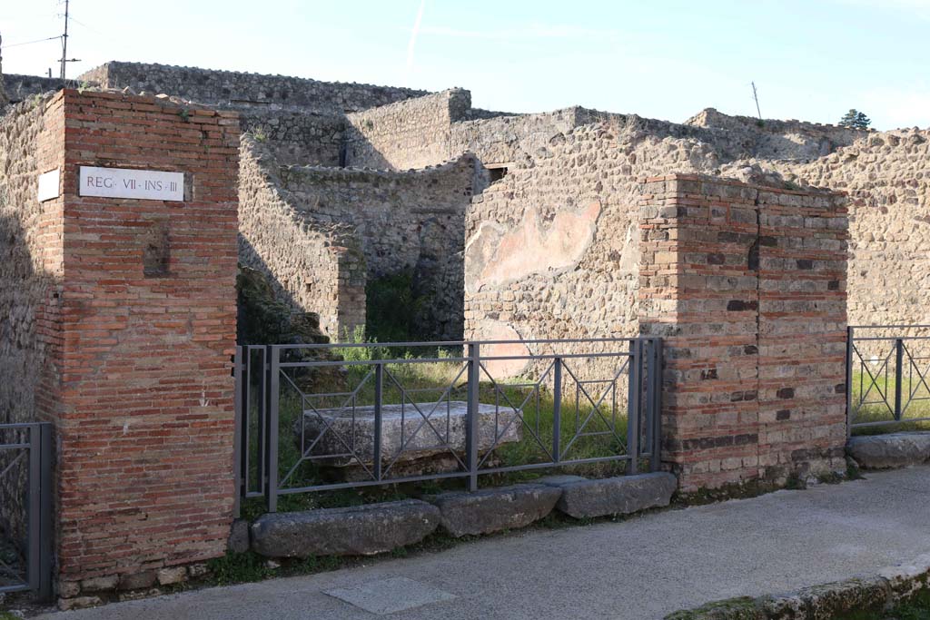 VII.3.23, Pompeii. December 2018. Looking north-west from entrance doorway. Photo courtesy of Aude Durand.