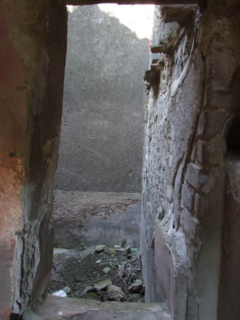 VII.3.29 Pompeii. March 2009. Room 9, doorway to light well.