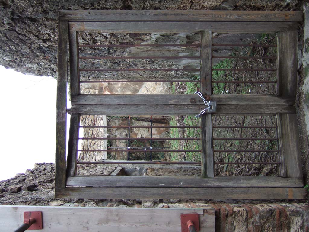 VII.3.30 Pompeii.  December 2005.   Entrance.