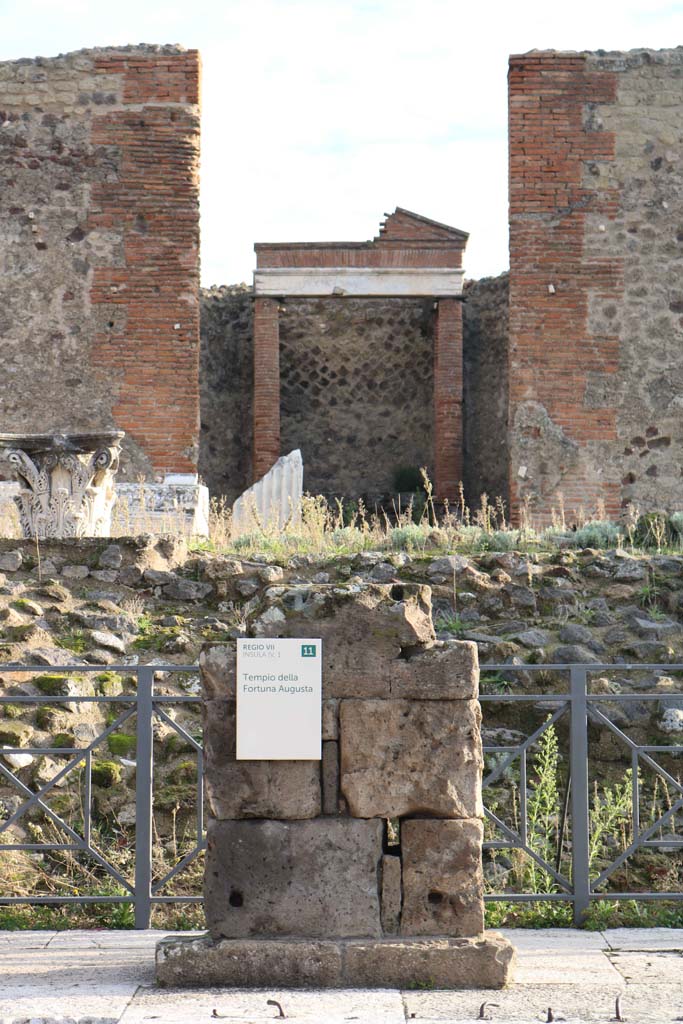 VII.4.1 Pompeii. December 2018. 
Looking east to rectangular altar on platform at front of Temple. Photo courtesy of Aude Durand.
