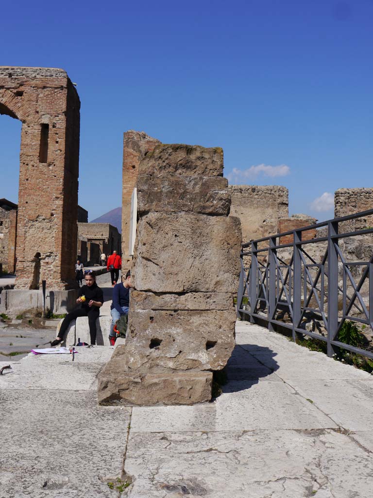 VII.4.1, Pompeii. March 2019. Looking north to south side of altar on central platform. 
Foto Anne Kleineberg, ERC Grant 681269 DÉCOR.

