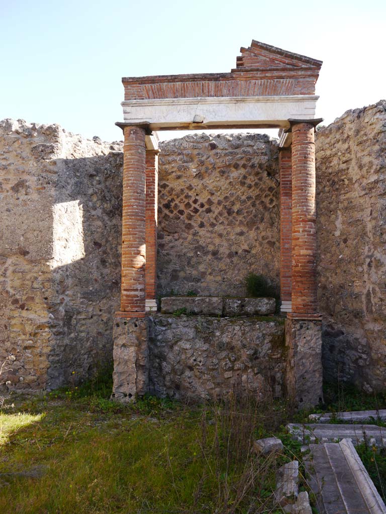 VII.4.1, Pompeii. March 2019. Temple aedicula, looking east.
Foto Anne Kleineberg, ERC Grant 681269 DÉCOR.
