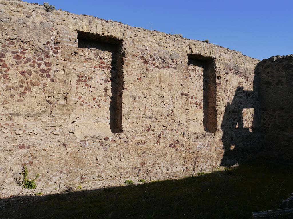 VII.4.1, Pompeii. March 2019. North wall of cella/sanctuary with niches.
Foto Anne Kleineberg, ERC Grant 681269 DÉCOR.


