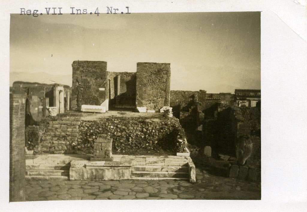 VII.4.1 Pompeii. 1959. Looking east from Via del Foro. Photo by Stanley A. Jashemski.
Source: The Wilhelmina and Stanley A. Jashemski archive in the University of Maryland Library, Special Collections (See collection page) and made available under the Creative Commons Attribution-Non Commercial License v.4. See Licence and use details.
J59f0520
