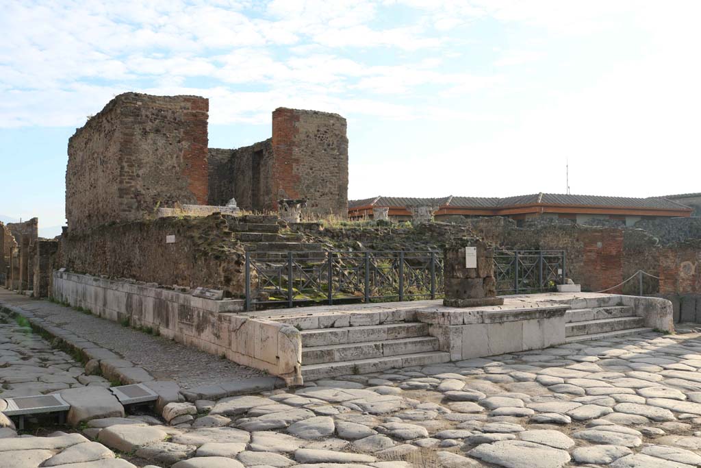 VII.4.1 Pompeii. December 2018. Looking south-east from crossroads towards entrances. Photo courtesy of Aude Durand.