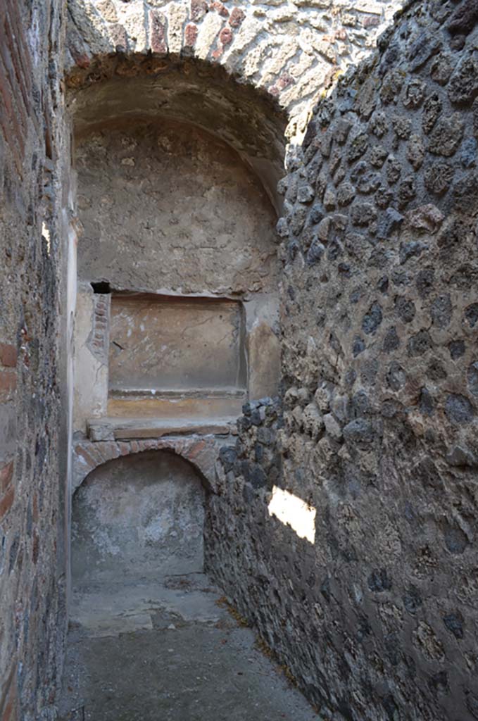 VII.4.31/51 Pompeii. September 2019. Room 39, looking west towards lararium niches.
Foto Annette Haug, ERC Grant 681269 DCOR.
