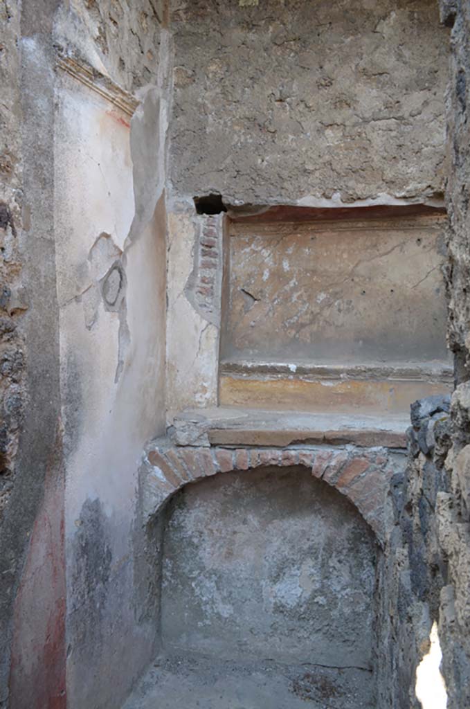 VII.4.31/51 Pompeii. September 2019. Room 39, niches on west wall.
Foto Annette Haug, ERC Grant 681269 DCOR.
