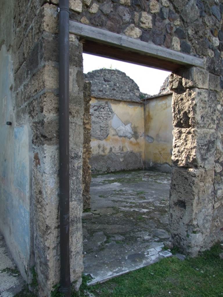 VII.4.31 Pompeii.  March 2009.  Doorway to Room 19, leading to Room 20.

