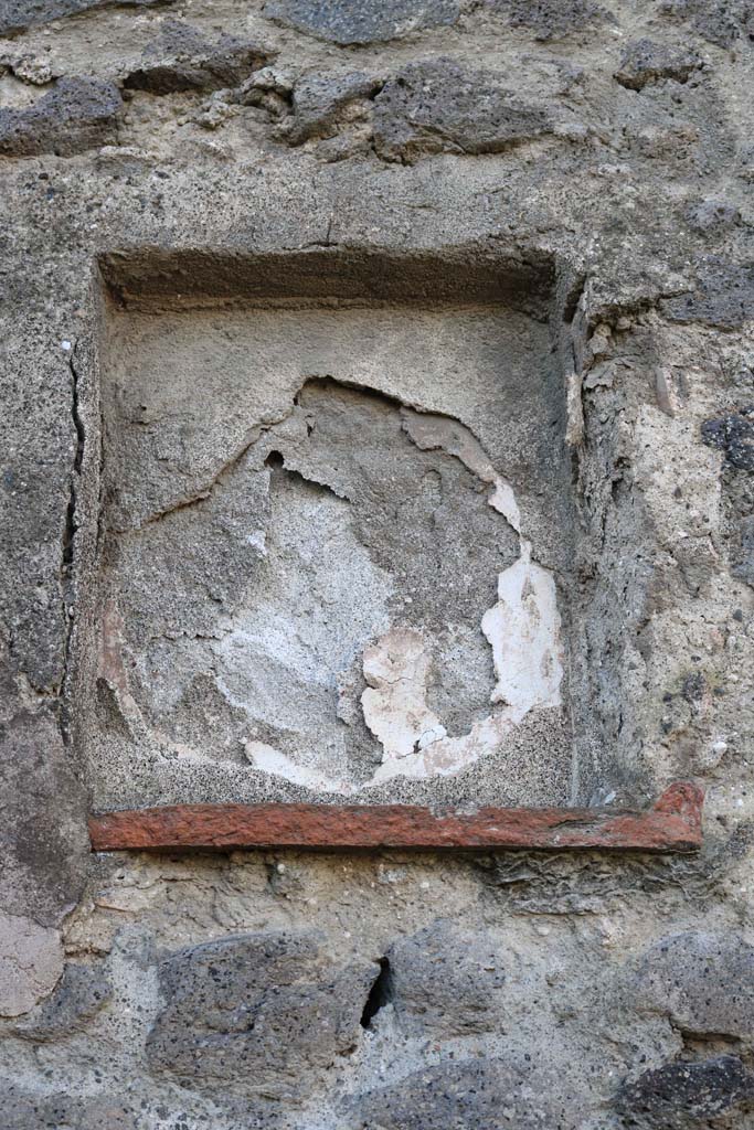 VII.4.47 Pompeii. December 2018. 
Rectangular niche set into west wall of shop-room. Photo courtesy of Aude Durand.
