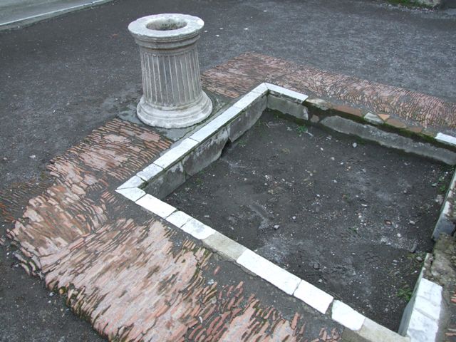 VII.4.48 Pompeii. December 2007. Room  7.  Kitchen.  East wall.