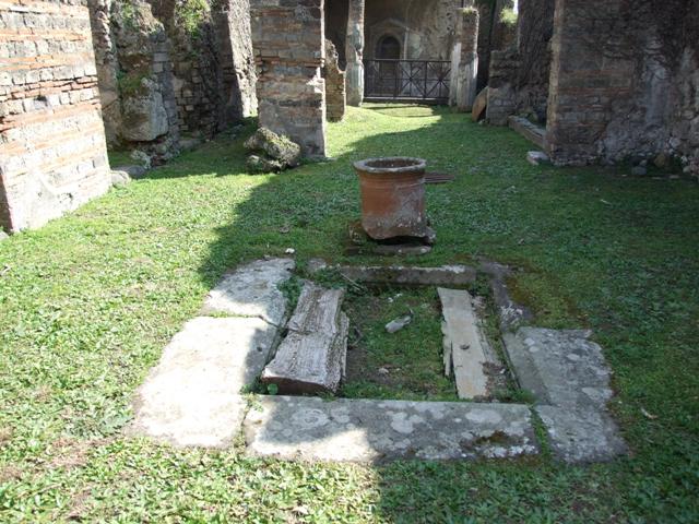 VII.4.56 Pompeii.  March 2009.  Room 2. East wall.