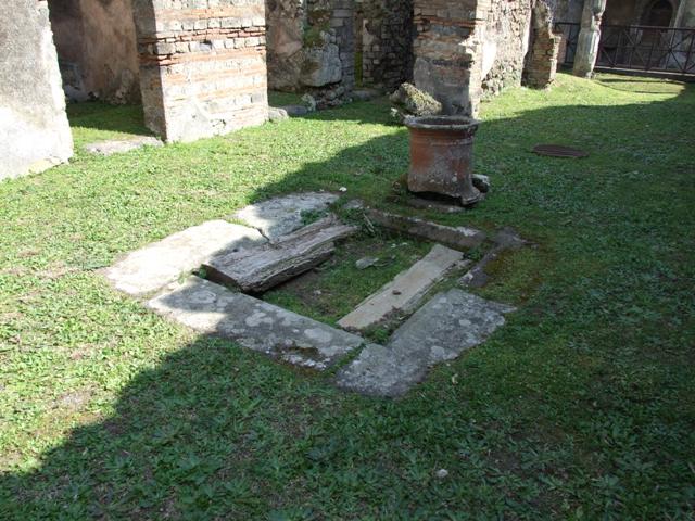 VII.4.56 Pompeii.  March 2009. Room 2. East wall.