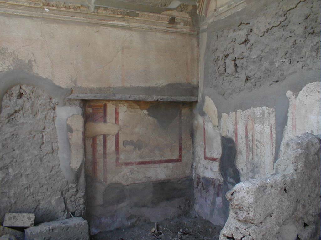 VII.4.62 from VII.4.63 Pompeii. 
South-west corner of cubiculum, with recess for bed set into south wall, in centre. The west wall is on the right.
