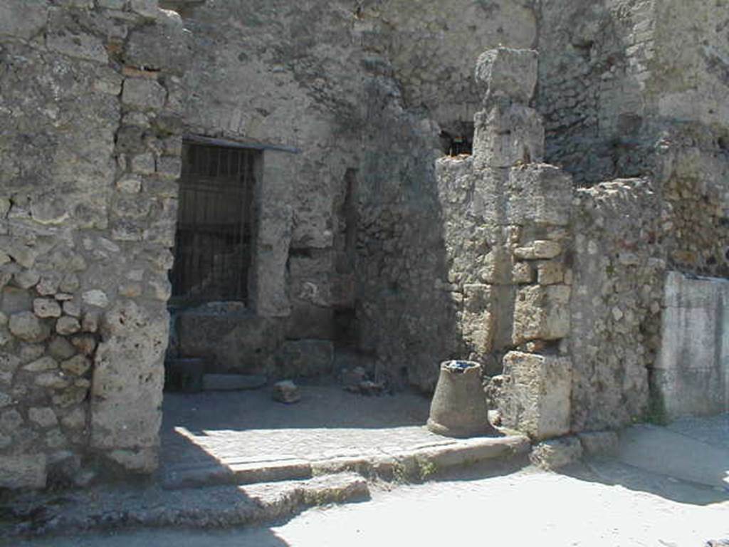 VII.4.63 Pompeii. May 2005.  Entrance, with downpipe from upper floor latrine in rear south-west corner, on right. On the right, in front of the downpipe, would have been the stairs to the upper floor. In the south wall was a window looking into VII.4.62.
See Eschebach, L., 1993. Gebudeverzeichnis und Stadtplan der antiken Stadt Pompeji. Kln: Bhlau. (p.285)
