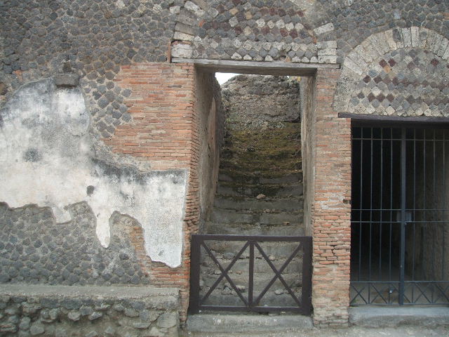 VII.5.2 Pompeii. May 2005. Entrance (17 on plan) to men’s baths.