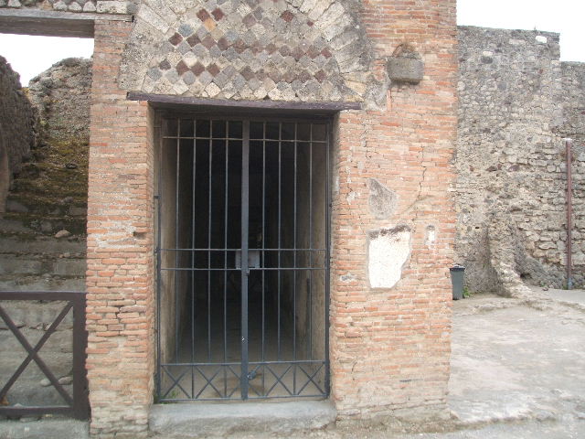 VII.5.2 Pompeii. December 2007. Looking north to entrance (17) along corridor (16) from inside Forum Baths.