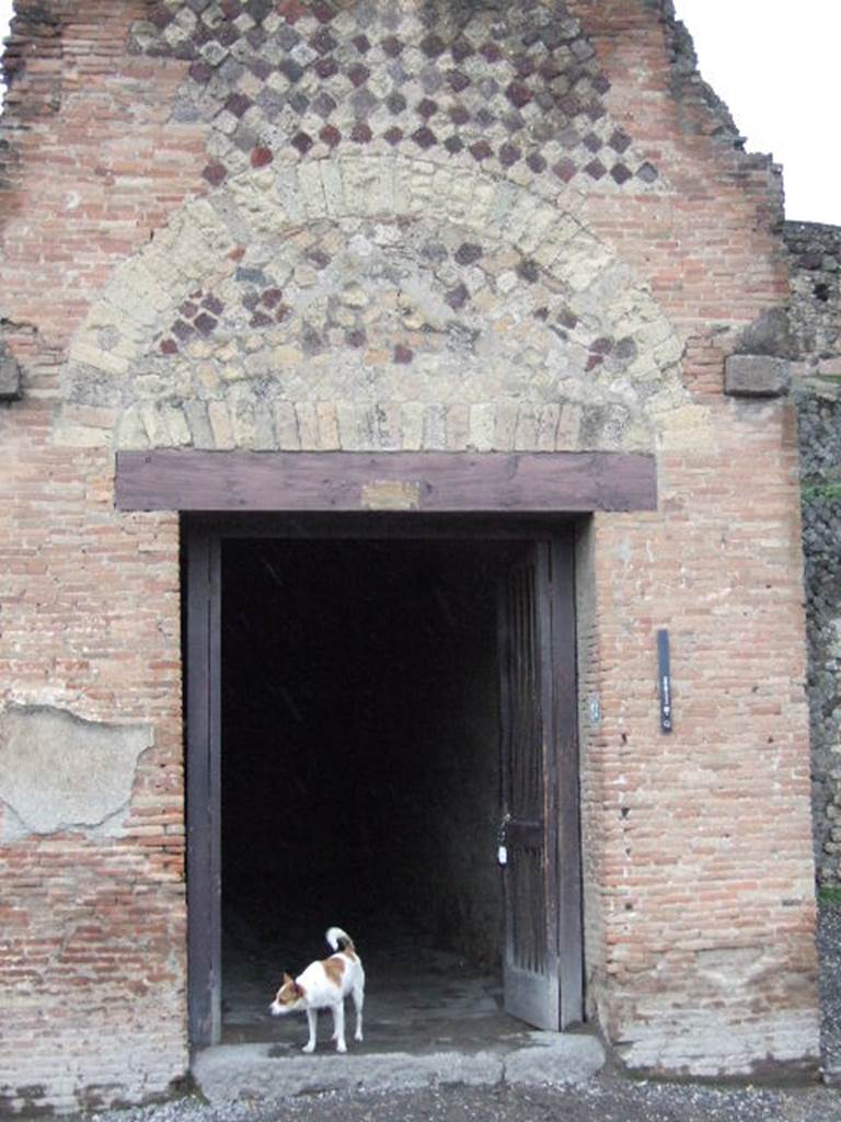 VII.5.24 Pompeii. August 2021. Looking west along entrance corridor (10). 
Foto Annette Haug, ERC Grant 681269 DÉCOR.
