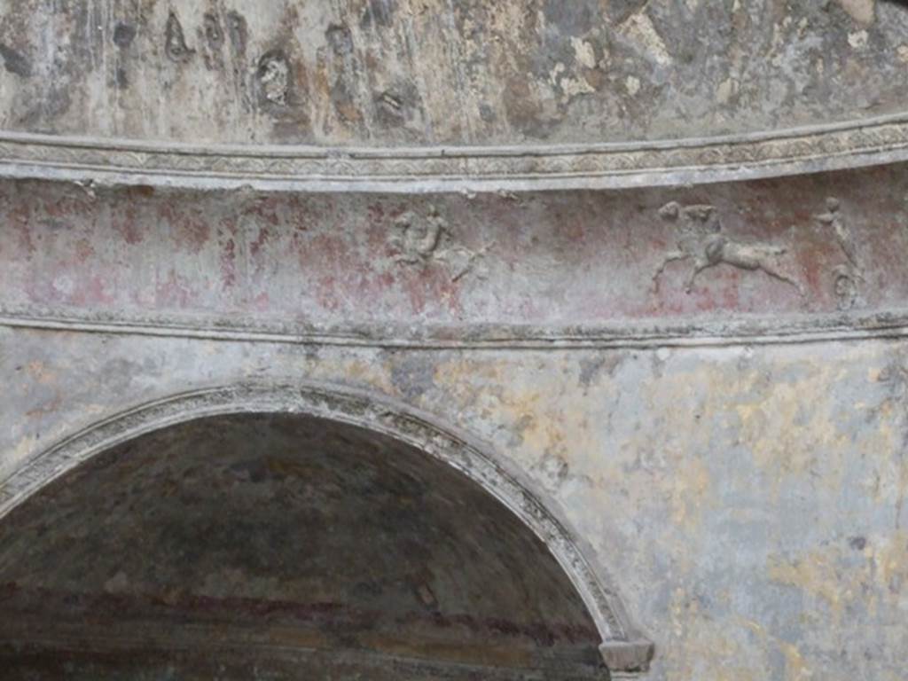 VII.5.24 Pompeii. October 2001. Frigidarium, remains of painted plaster. Photo courtesy of Peter Woods.
