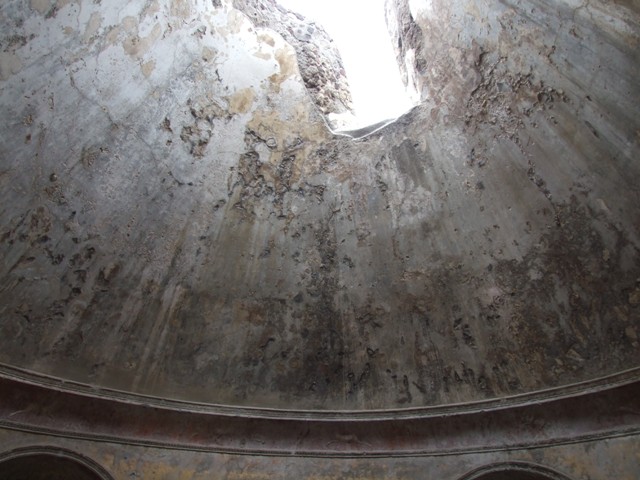 VII.5.24 Pompeii. March 2012.  Roof of frigidarium (19). Photo courtesy of Marina Fuxa.
