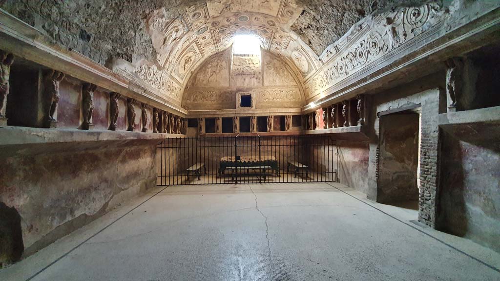 VII.5.24 Pompeii. August 2021. Tepidarium (37), looking across flooring towards west wall with doorway to Caldarium 39. 
Foto Annette Haug, ERC Grant 681269 DÉCOR.
